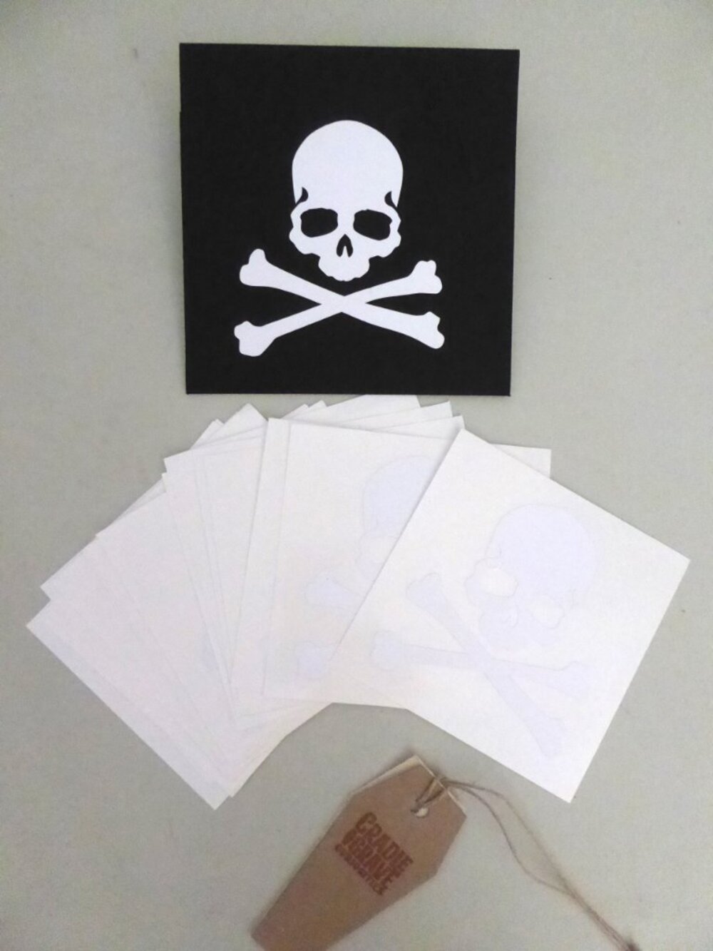 NEW 3.5” x 3” SKULL CROSSBONES VINYL STICKER POISON GOTHIC HALLOWEEN 18 QTY